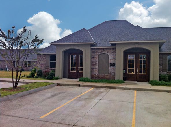 North Bossier Office Center: 1000 Chinaberry Dr, Bossier City, LA 71111